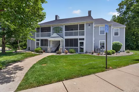 864 W Barrington Cir, Jackson, MI 49203
