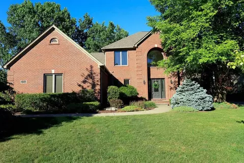 4703 Sawgrass Dr W, Ann Arbor, MI 48108