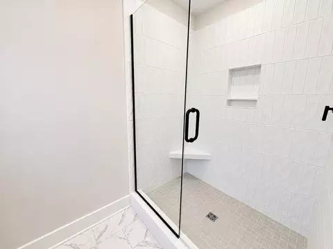 Bath - 3375 Eagle Peak Dr, Jenison, MI 49428 photo 3 of 4