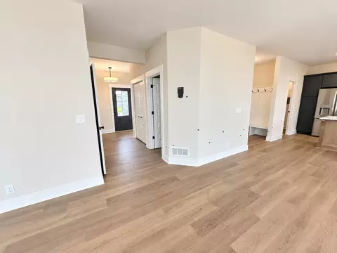 Entry Way - 3375 Eagle Peak Dr, Jenison, MI 49428 photo 2 of 2