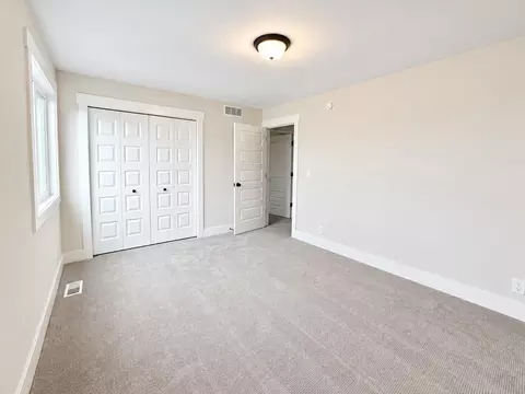 Bedroom - 3375 Eagle Peak Dr, Jenison, MI 49428 photo 4 of 4