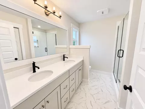 Bath - 3375 Eagle Peak Dr, Jenison, MI 49428 photo 2 of 4