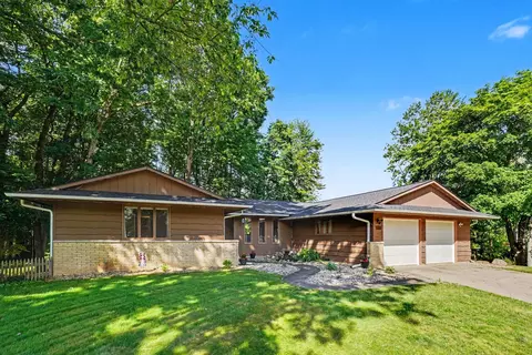 9713 Oakview Dr, Portage, MI 49024