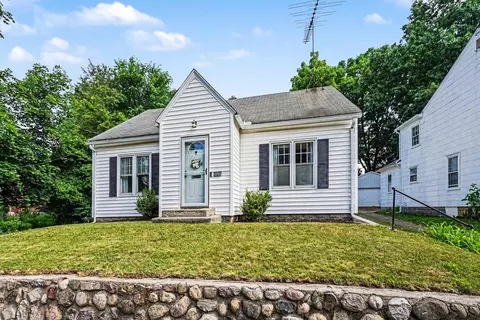 166 Ridgewood St, Kalamazoo, MI 49001