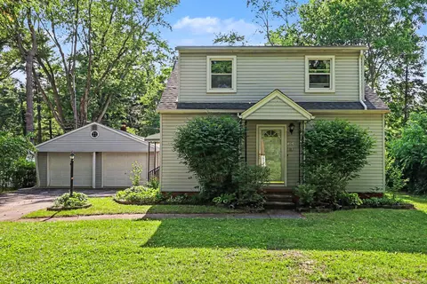 10624 Borgman Ave, Belleville, MI 48111