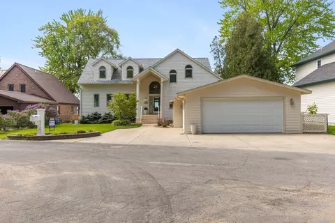 2266 Parker Dr, Wayland, MI 49348