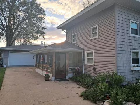 911 Washington, Lake Odessa, MI 48849
