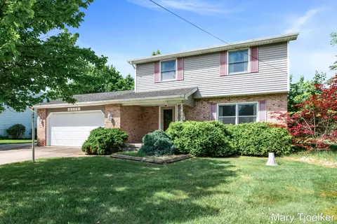 6155 Blythefield Ave NE, Rockford, MI 49341