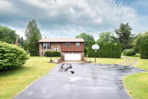 4338 Swarthout Rd, Pinckney, MI 48169