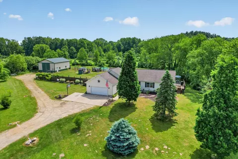 2869 Ridgecrest Dr, Saranac, MI 48881