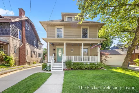 348 Gladstone Dr SE, Grand Rapids, MI 49506