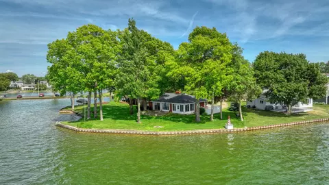188 Hawthorne Dr, Brooklyn, MI 49230