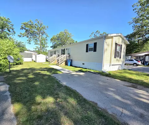 638 Courtland Ln, Muskegon, MI 49442