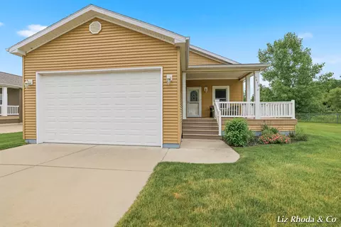 5610 Kingsley Dr NE, Rockford, MI 49341