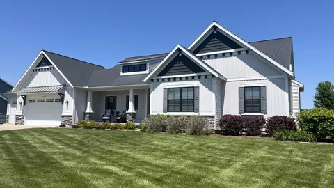 4085 Boulder View Dr, Belmont, MI 49306