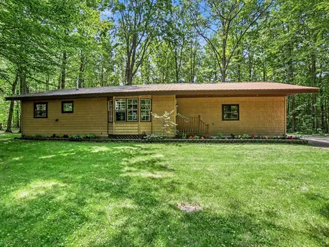 4873 W Birch Ln, Pentwater, MI 49449
