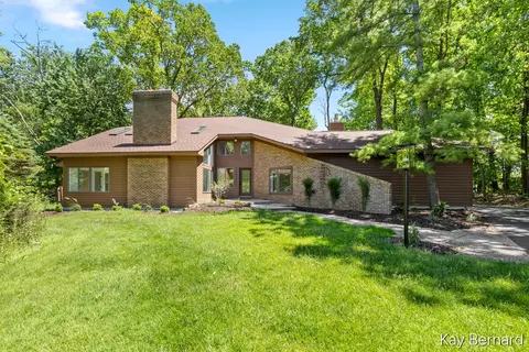 1860 Beard Dr SE, Grand Rapids, MI 49546