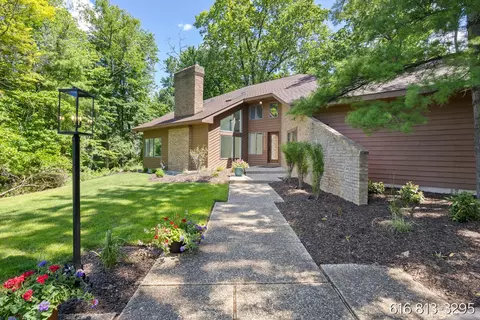 1860 Beard Dr SE, Grand Rapids, MI 49546