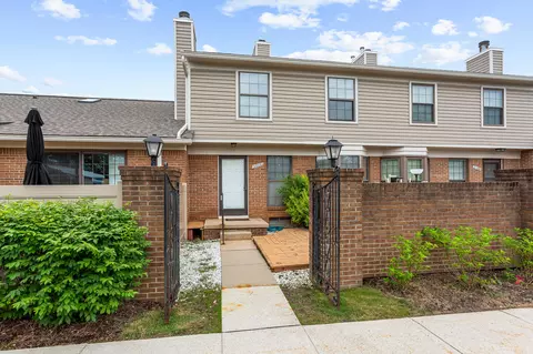 31008 Country, Farmington, MI 48331