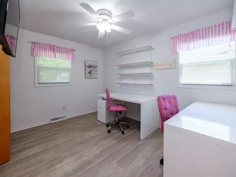 Bedroom - 600 N Drive Dr E, Marshall, MI 49068 photo 3 of 4