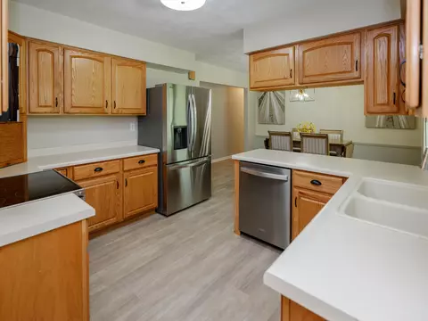 Kitchen - 600 N Drive Dr E, Marshall, MI 49068 photo 2 of 3