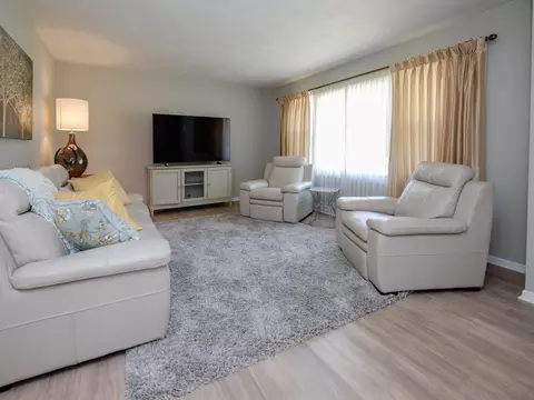 Living - 600 N Drive Dr E, Marshall, MI 49068 photo 2 of 5