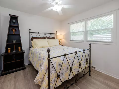 Bedroom - 600 N Drive Dr E, Marshall, MI 49068 photo 4 of 4