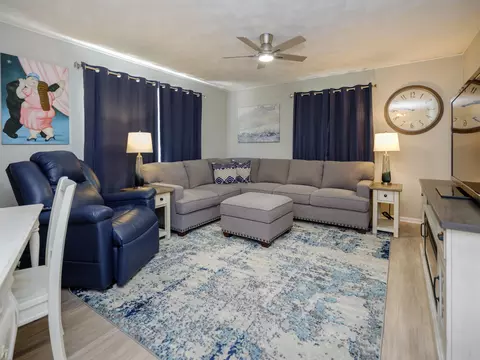 Living - 600 N Drive Dr E, Marshall, MI 49068 photo 4 of 5