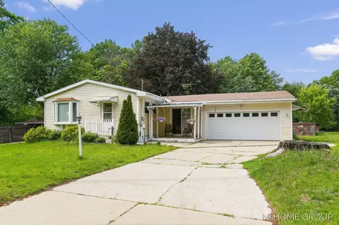 155 Burke Ave, Holland, MI 49424