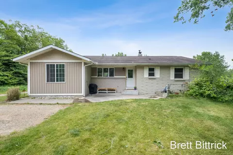 2810 20 Mile Rd NW, Kent City, MI 49330