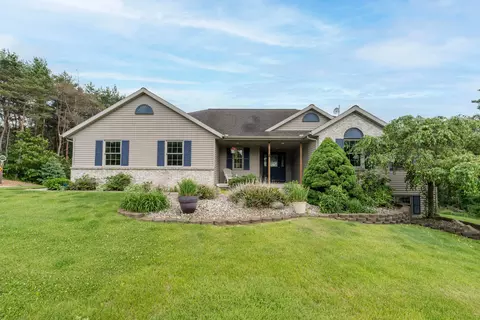 2124 Hilltop View Dr, Dorr, MI 49323