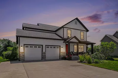 6021 Racine Dr, Stevensville, MI 49127