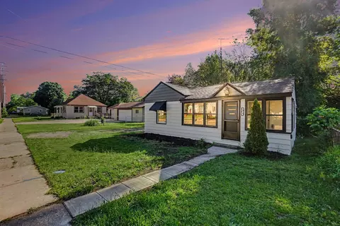 2484 Lincoln St, Muskegon, MI 49441