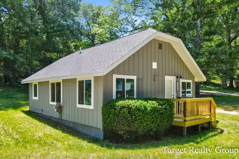 8660 Merry Dr NE, Rockford, MI 49341