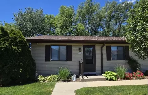 5246 Green Meadow Rd #Q, Kalamazoo, MI 49009