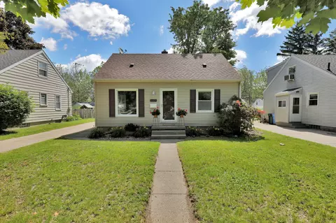3201 Sablain Parkway Dr, Lansing, MI 48910