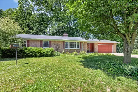 8076 Land O Lakes Dr, Kalamazoo, MI 49048