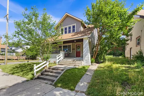 1035 Alexander St SE, Grand Rapids, MI 49507
