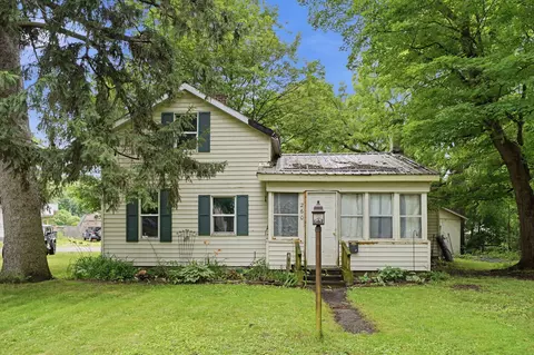 260 Florence Rd, Constantine, MI 49042