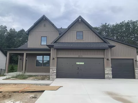 12573 Riverton Rd, Grand Haven, MI 49417