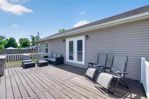 Exterior - 1990 Oak Leaf Dr, Adrian, MI 49221 photo 3 of 8