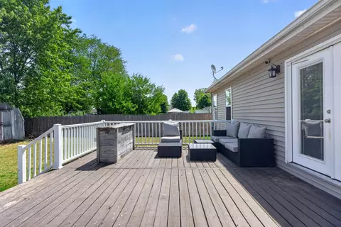 Exterior - 1990 Oak Leaf Dr, Adrian, MI 49221 photo 4 of 8