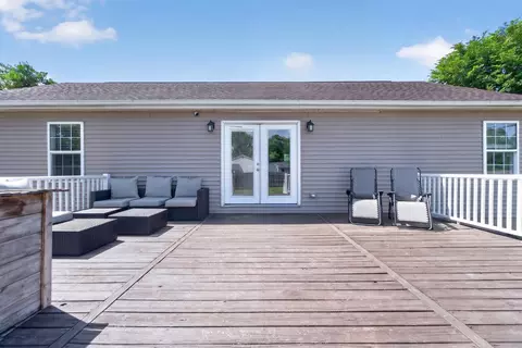 Exterior - 1990 Oak Leaf Dr, Adrian, MI 49221 photo 2 of 8