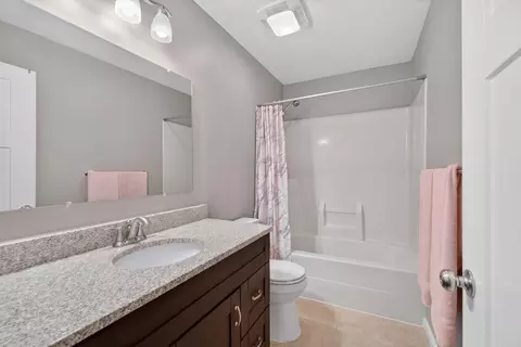 Bath - 1990 Oak Leaf Dr, Adrian, MI 49221 photo 3 of 3