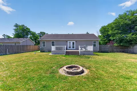 Exterior - 1990 Oak Leaf Dr, Adrian, MI 49221 photo 7 of 8
