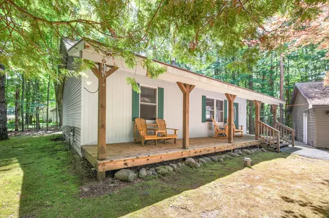 10513 Thornapple Dr, Canadian Lakes, MI 49346