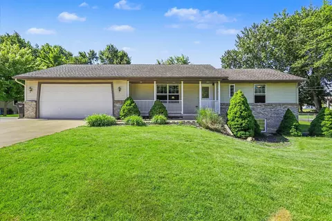 1716 143rd Ave, Dorr, MI 49323