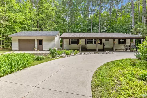 6009 Keeney Dr, Six Lakes, MI 48886