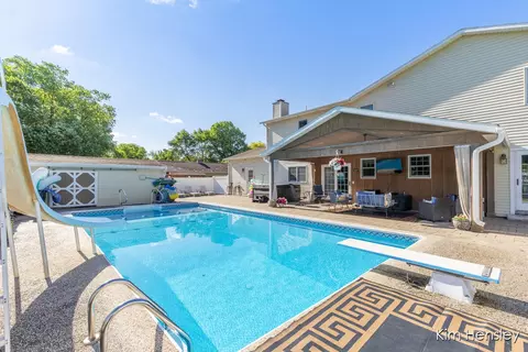 Exterior - 1594 Louva Ct, Belding, MI 48809 photo 6 of 13