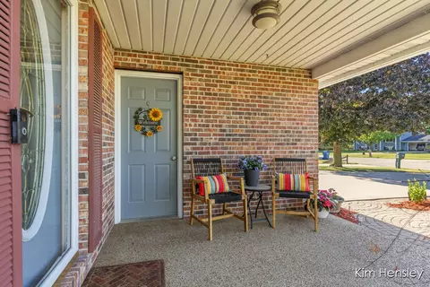 Exterior - 1594 Louva Ct, Belding, MI 48809 photo 3 of 13